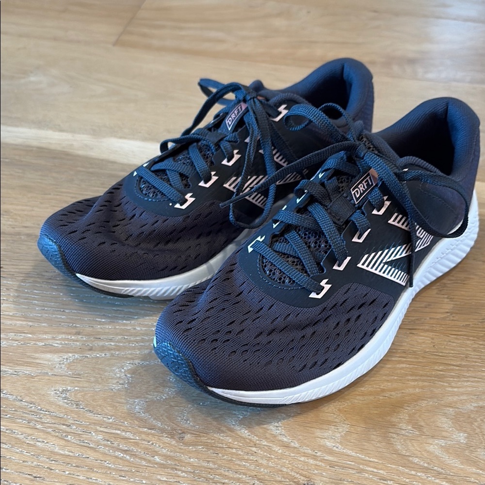 New Balance DRFT running shoes size 8.5